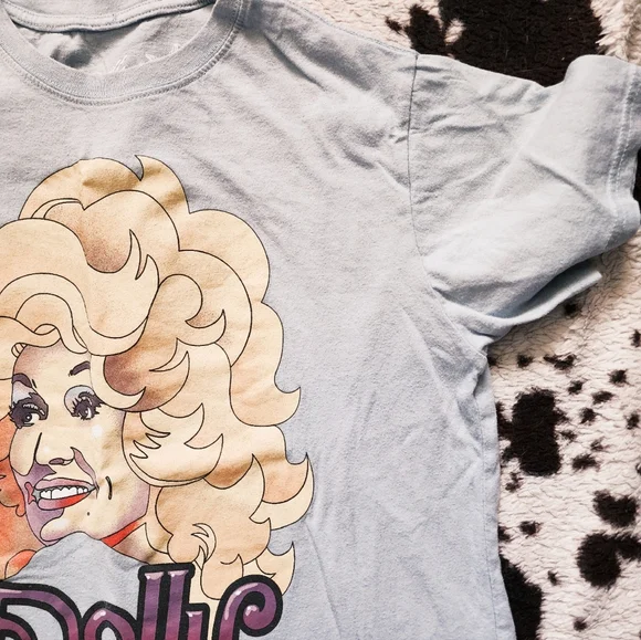 "DOLLY PARTON" WOMEN'S CLASSIC GRAPHIC - LIGHT BLUE - Picture 3 of 4